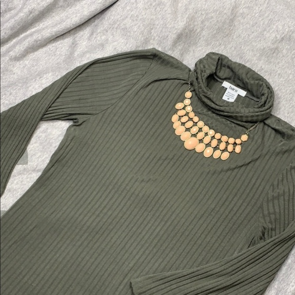 3/4‎ sleeve green turtleneck